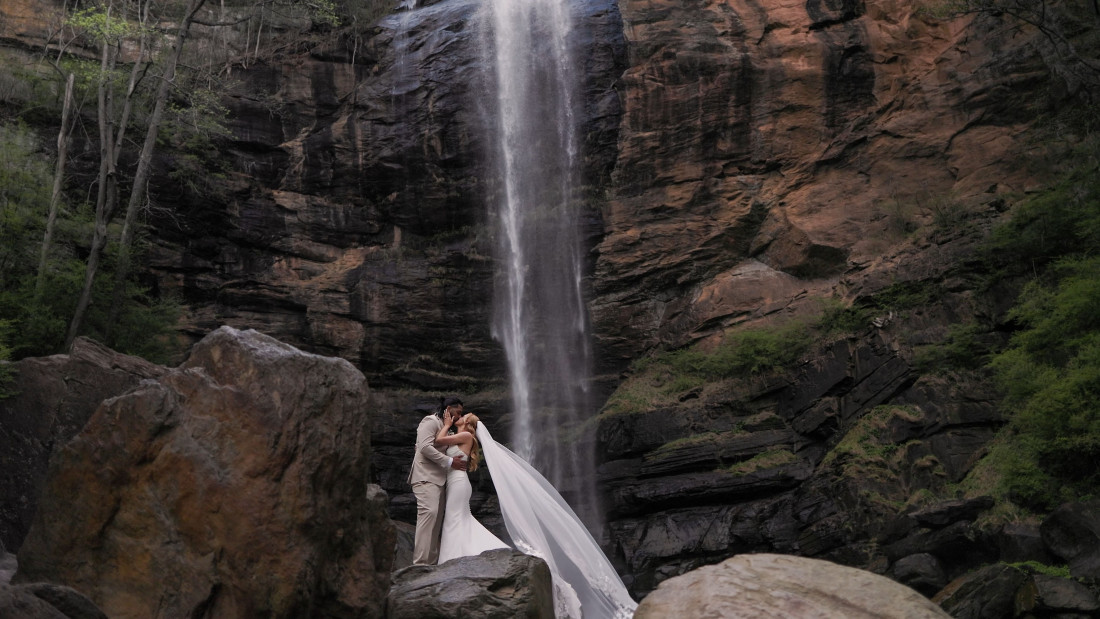 Portrait of a bride and groom with Toccoa Falls in the background